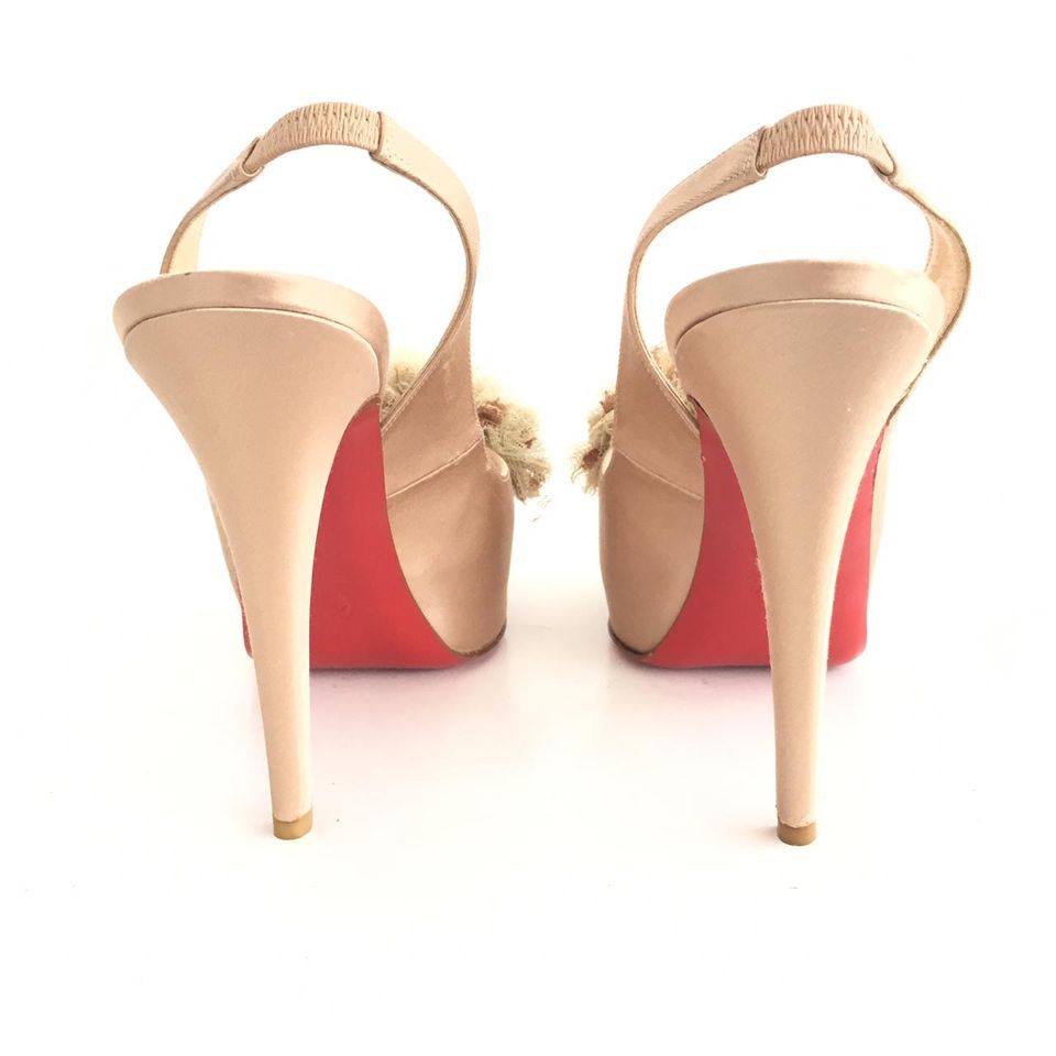 Sandália Peep Toe Louboutin Nude com Espuma Tam. 38,5