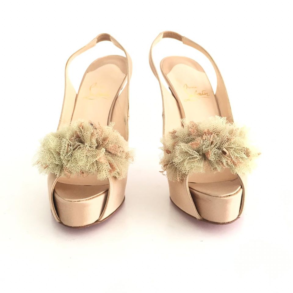 Sandália Peep Toe Louboutin Nude com Espuma Tam. 38,5