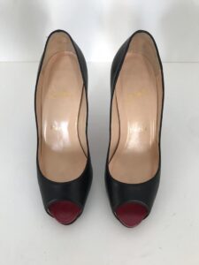 Sapato Louboutin preto sola 36,5