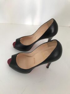 Sapato Louboutin preto sola 36,5